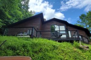 Spacious Cabin Sleep 10 Hot Tub Shared Pool Games