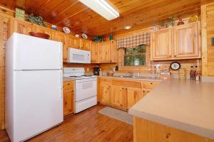 Lovely Cabin Sleep 12 Mtn Views Hot Tub Fireplace