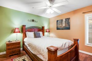 Dreamy Condo Near Downtown Sleeps 6 Creek Views