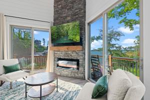 Lakefront Cabin Sleeps 14 Private Pool Game room