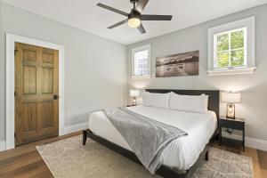 Lakeside Retreat Sleeps 22 Dock Grill Game Room
