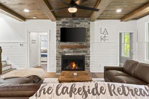 Lakeside Retreat Sleeps 22 Dock Grill Game Room