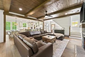 Lakeside Retreat Sleeps 22 Dock Grill Game Room