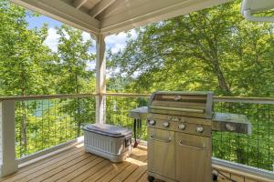 Lakeside Retreat Sleeps 22 Dock Grill Game Room