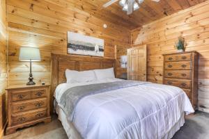 Family Cabin W Mtn View Near Downtown Theater