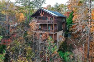 Family Cabin W Mtn View Near Downtown Theater