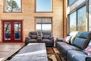 Sleeps 8 Cozy Cabin Spacious Outdoor View