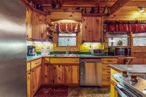 Dog Welcome Cabin Sleeps 10 Hot Tub Pool Table