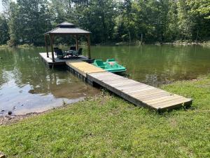 Lakeside Cabin Sleep 6 Lakefront Dock Grill Games