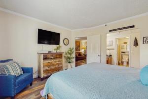 Charming Condo River Views Sleep 6 Fireplace Pool