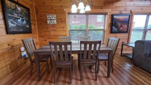 Family Friendly Cabin Sleeps 4 Pool Table