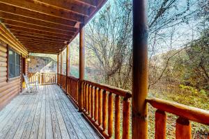Charming Cabin Sleep 6 Hot Tub Pool Table Theater