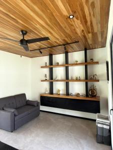 Gated luxury Casa Bodhi - Villa Hamsa & Shanti Tiny Houses 5min to the beach