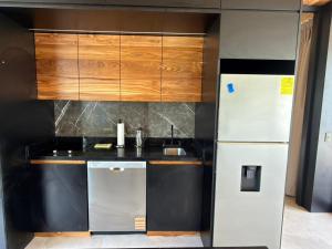 Gated luxury Casa Bodhi - Villa Hamsa & Shanti Tiny Houses 5min to the beach