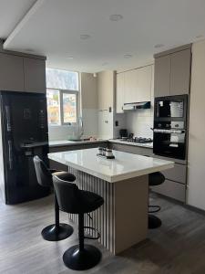 Moderno departamento en Los Pinos Zona Sur