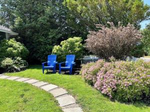 Cozy Cottage Overlooking Rock Harbor Creek