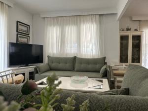 Villa Fofo - Beautiful Sea Front Villa with 650m2 garden