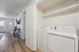 The Landry 307 Spacious and Cozy 2 Bedroom 2bth