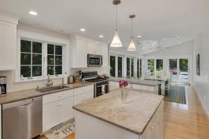 Spacious Skaket Beach Retreat