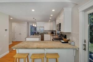 Spacious Skaket Beach Retreat