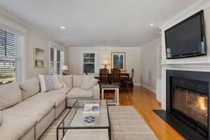 Spacious Skaket Beach Retreat