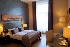 Deluxe Double Room room in Wyndham Duisburger Hof