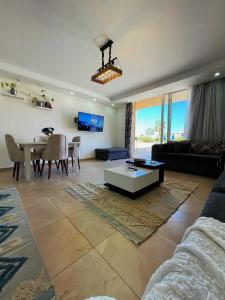 Mig Luxury Pool-Side Chalet & beach - Selena Bay