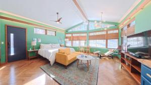 5BR Home Near Boston 4,000 Sq Ft & In-Law Suite