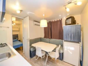 High-quality mobile home on Lake Garda