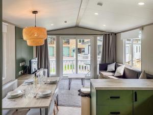 Forest Sherman - Uk50089