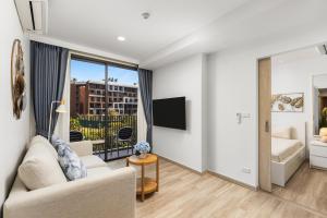 Skypark Aurora, 2 BR, golf course view