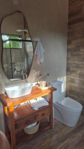 Chalé com vista para montanhas com banheira, lareira e piscina em Socorro - Refúgio Campestre - Canário