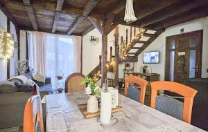 Beautiful Home In Veleskovec With Wifi