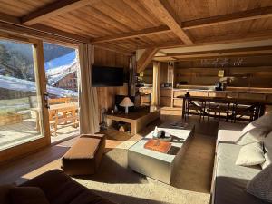 Méribel, hyper center, skis at your feet with terrace