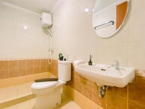 Strategic Location Studio (No Kitchen) at Grand Palace Kemayoran Apartment (Free IPL & Utilities) By Travelio