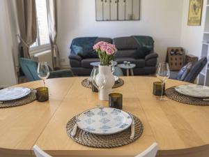 Duplex Élégant au Cœur de Reims - 2 Chambres - FR-1-870-15