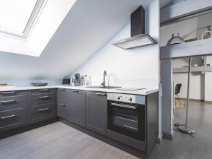 Appartement Chic à Reims, Confort & Élégance - FR-1-870-28