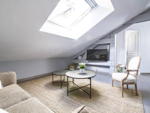 Appartement Chic à Reims, Confort & Élégance - FR-1-870-28