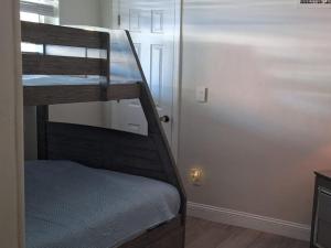 Luxury 3BR Duplex in Cutler Bay, Pool Table, BBQ, Terrace & Free Parking