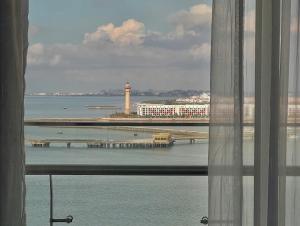 Em Apartment - Ocean and Lighthouse View, Sapphire Residence S2