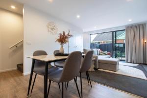2-Bedroom Townhouse Opposite The Palms with Carpark
