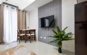 Modern 1BR Loft in Mandurriao Iloilo - Infinity Pool and City Views