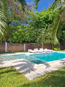 Beachfront Stay 2BR - Pools - AC