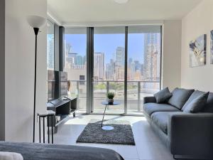 Brand New Downtown Studio - Prime Location