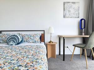 Bright Sunny 1BD Apt in Phillip Free Parking
