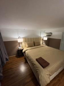 Morden Apt 6Br Old Quater