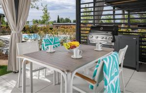 Beach Front Stacaravan In Umag With Wifi