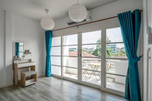 City Home 4BR near Hua Mak station with parking
