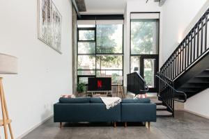 Fabulous and Spacious 2 level LOFT