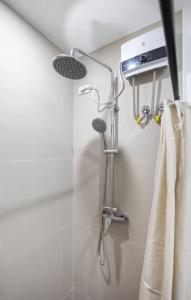 SkyView Studio Iloilo - Modern Stay with Infinity Pool